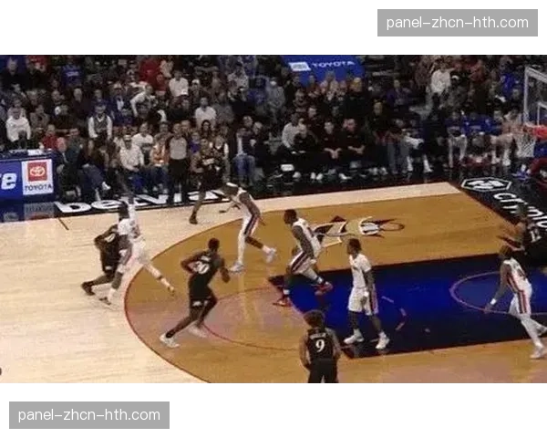 镜头聚焦:76人队马克西在一次24秒进攻中完成长达200米的连续变速跑动
